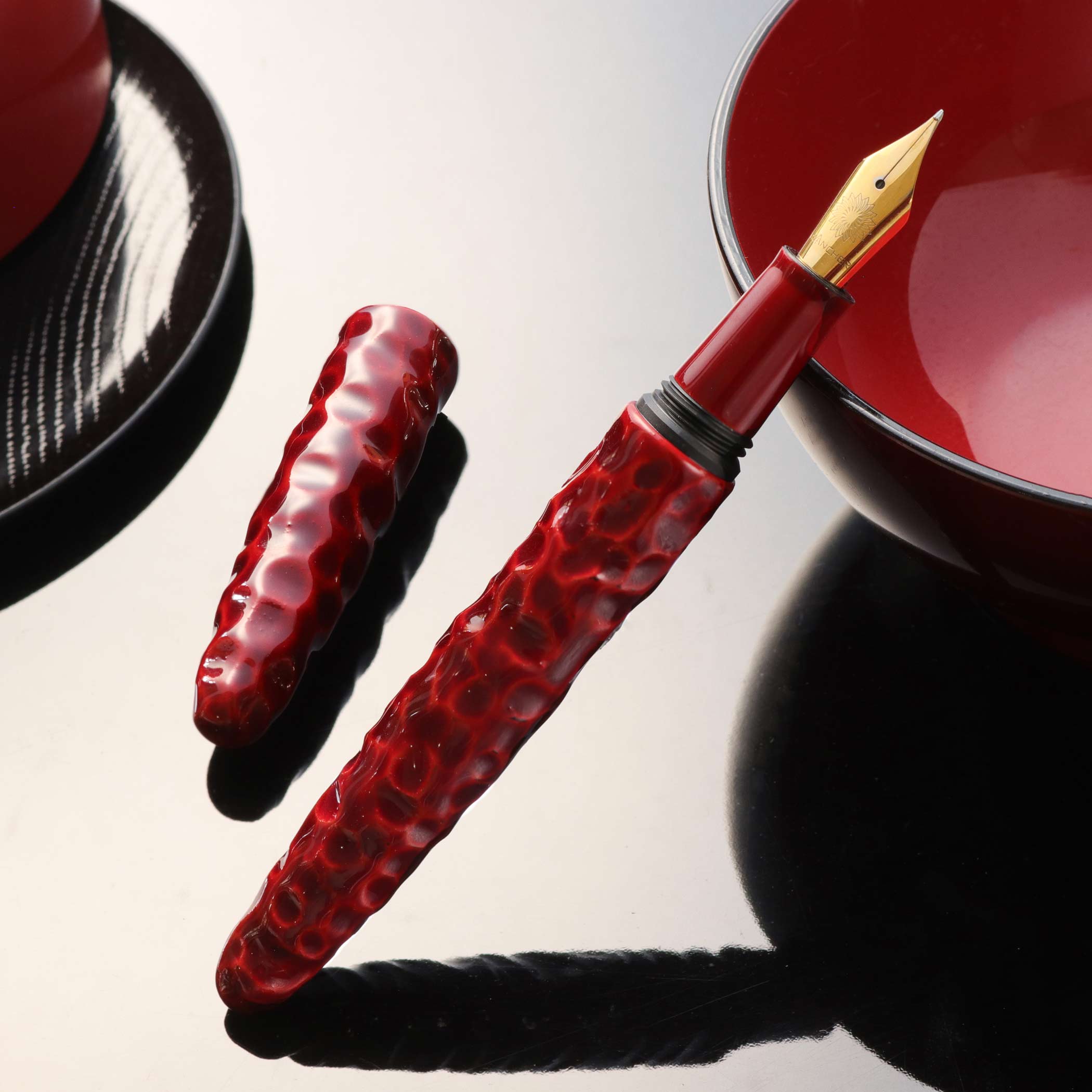 会津漆・亀甲塗り・赤溜塗 Fountain Pen | ワンチャーペン Wancher
