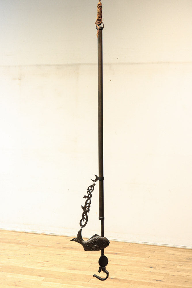 縁起の良い鯛を飾る真鍮製の自在鉤 DC6279 – 古福庵 [ KOFUKUAN