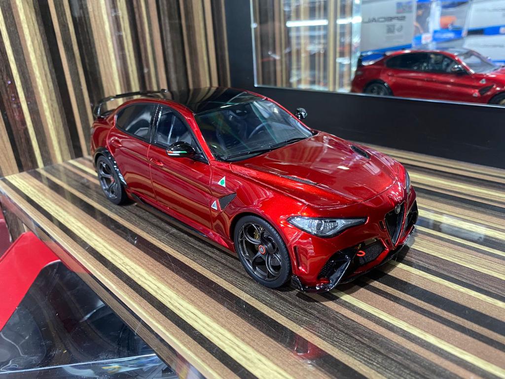 1/18 Alfa Romeo Giulia Quadrifoglio Red Model Car by Otto