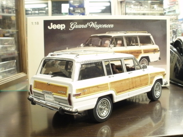 ミニカーショップグローバル - 1/18 オートアート ジープ グランド
