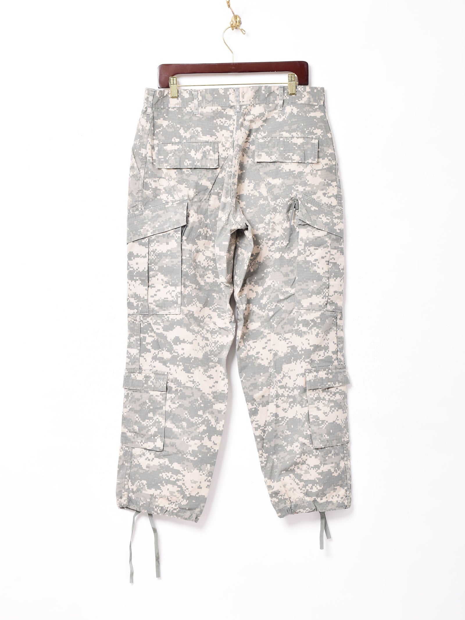 アメリカ軍デジタルカモカーゴパンツ W35 – 古着屋Top of the Hillの