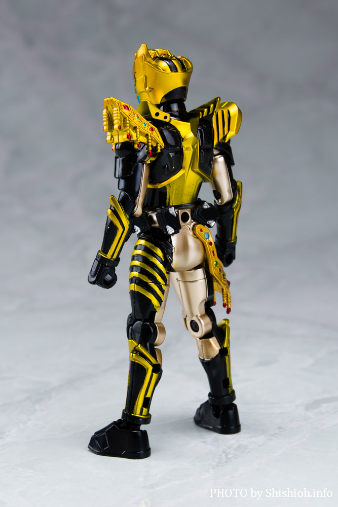 レビュー】装動 仮面ライダーガッチャード→4← 3.仮面ライダーレジェンド