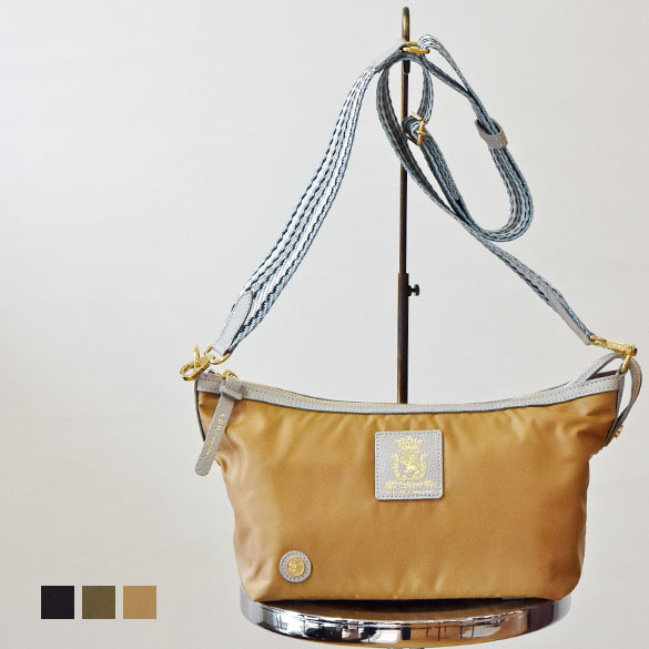 ADMJ アイボリー レザー クロスボディバッグ ADMJ アイボリー レザー