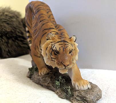 楽天市場】ベンガル・タイガー（虎）トラ動物置物彫像 彫刻 飛躍 力の