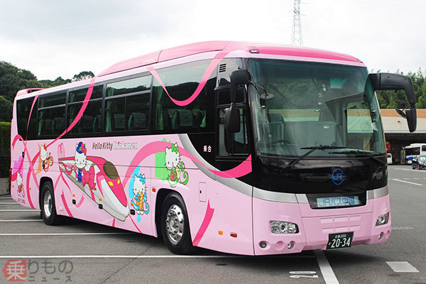 ハローキティ新幹線」のバス登場！ 2種類が広島の観光地を走行（1/2