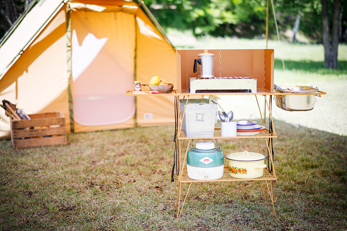 ユニフレームの傑作ラックが、変幻自在のキッチンセットに。見逃し厳禁