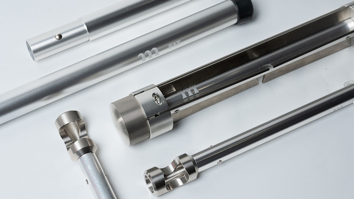 ムラコが、人気ギアをあえての「シルバー」に⁉︎ 漆黒ブランドが放つ