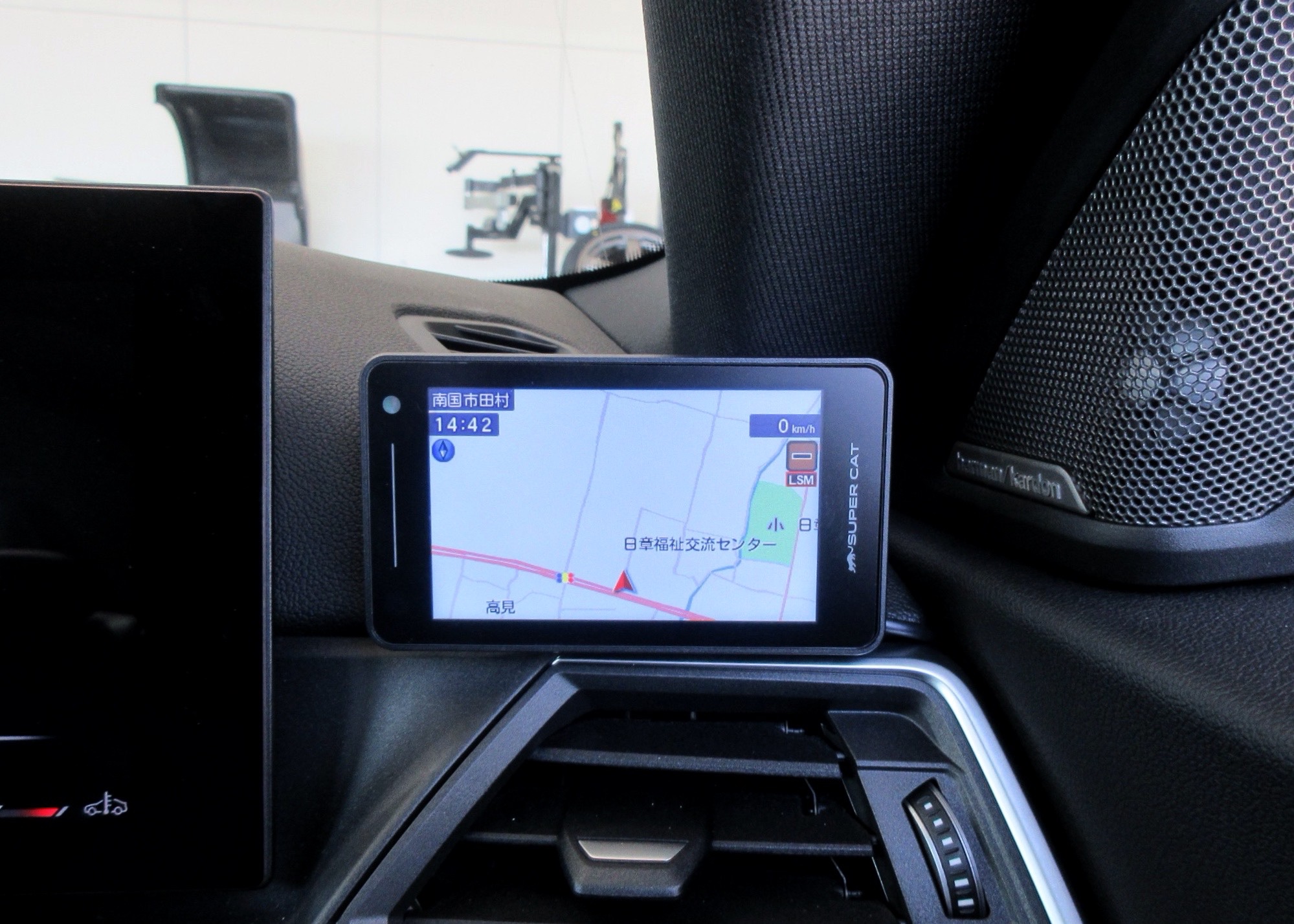 大人気の理由は進化した探知性能とオーナーの好みに合わせた取り付け