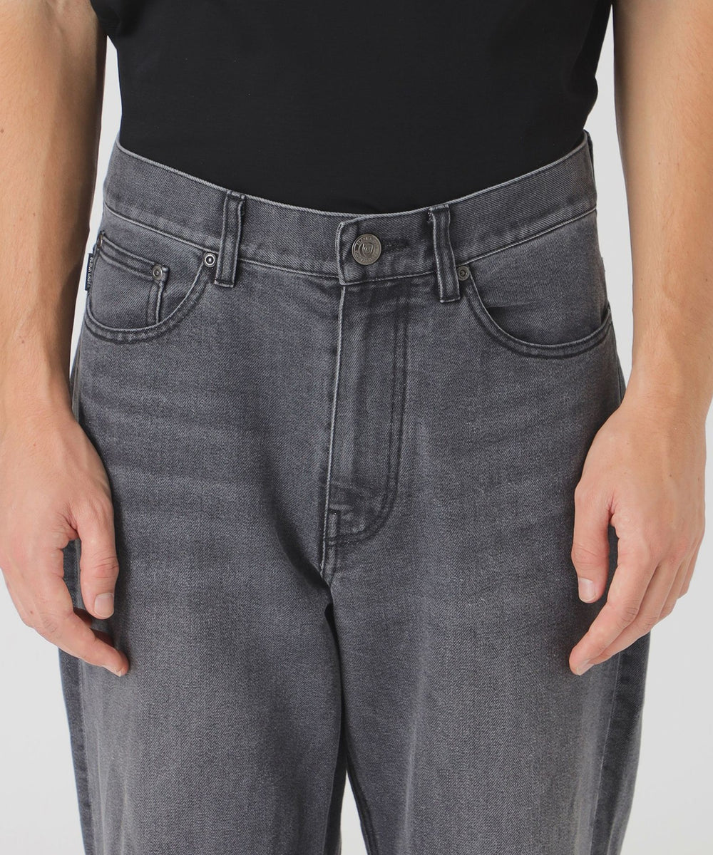 メタリックファイバーウォッシュドデニム（カジュアルパンツ）｜BLACK