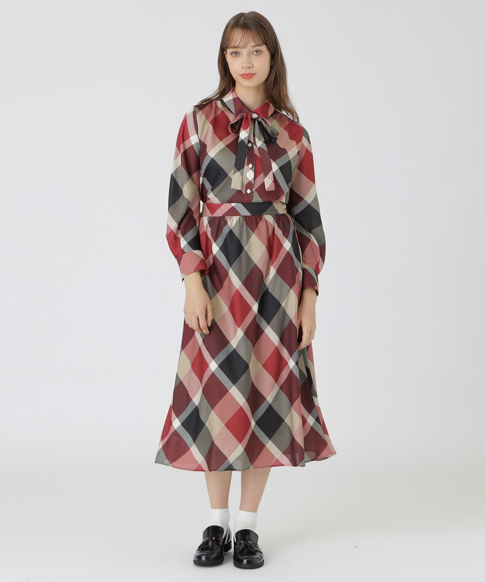 取扱店舗限定】クレストブリッジチェックサテンプリントブラウス