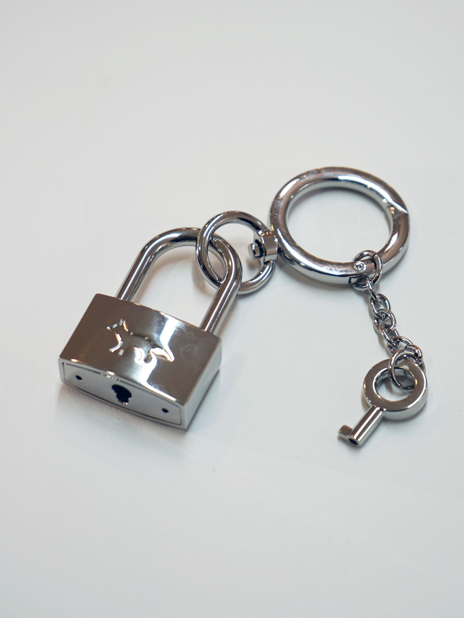 MAISON KITSUNÉ - PADLOCK チャーム / キーホルダー | ADDICT WEB SHOP