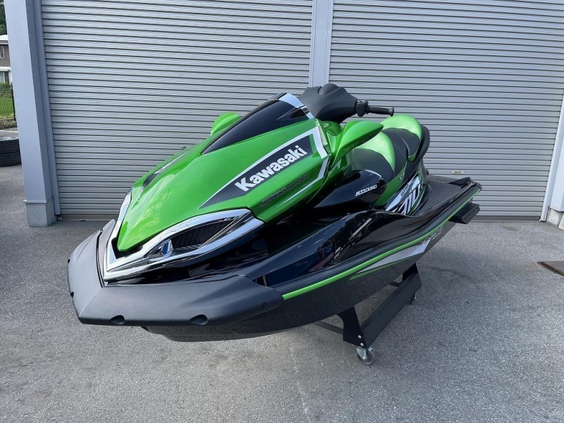 売却済 中古船 ウルトラ 310LX エボニー×キャンディーライムグリーン