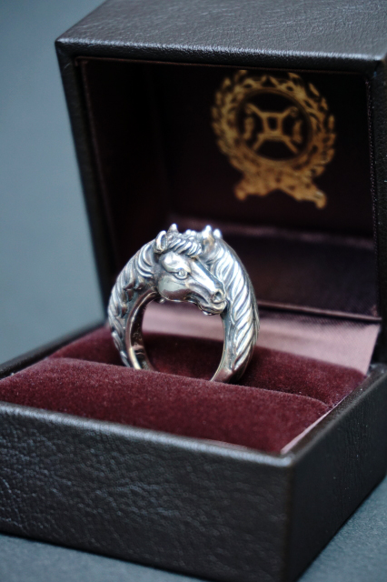 PEANUTS & Co. TWO FACE HORSE RING B.S.W. market place