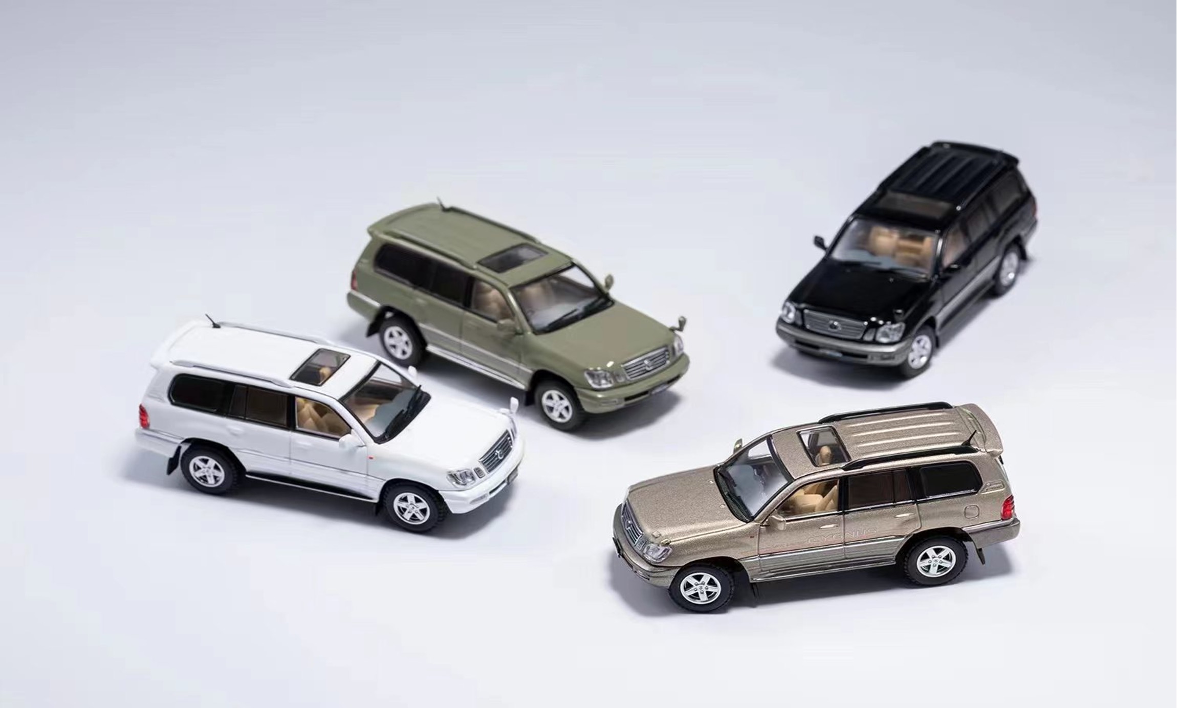 1/64 トヨタ ランドクルーザー シグナス / 右ハンドル (ブラック