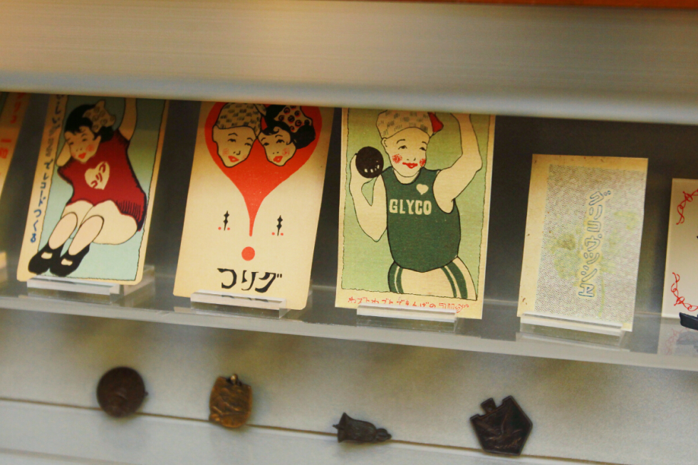 食べる」と「遊ぶ」を一箱に！グリコの歴代おもちゃを振り返る