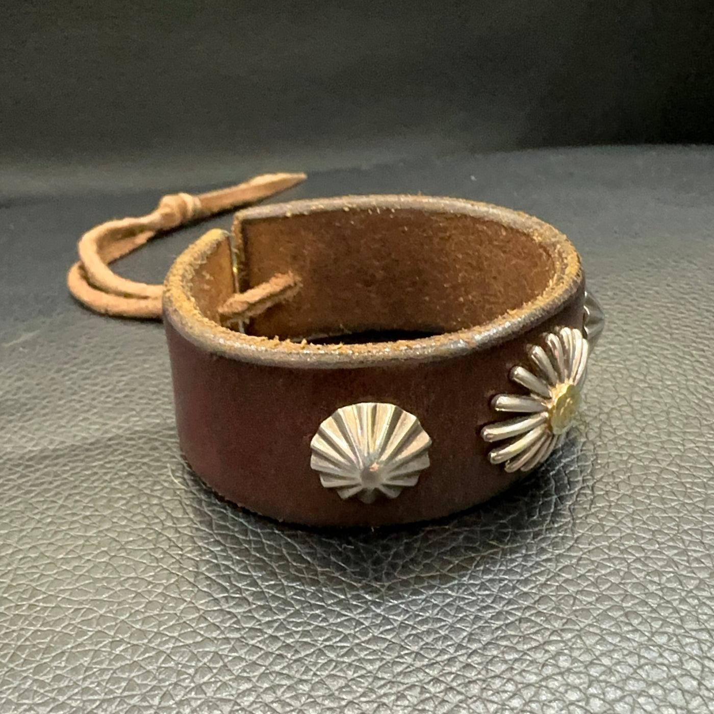 ゴローズ goro's [新品]K18付ウニコンチョ革ブレス(焦茶） – DELTAone