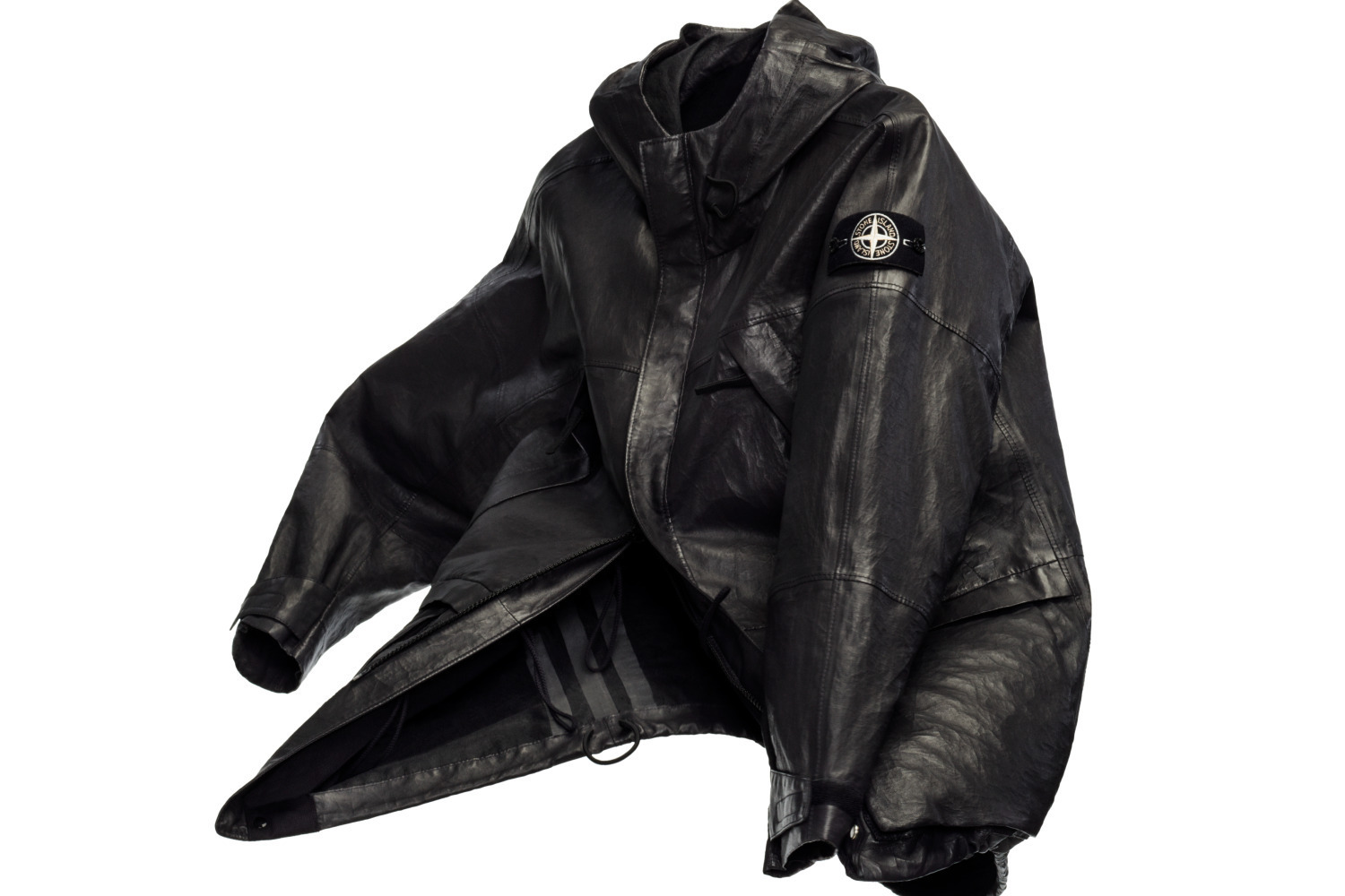 ストーンアイランド“極薄ラムレザー”のフード付きジャケット