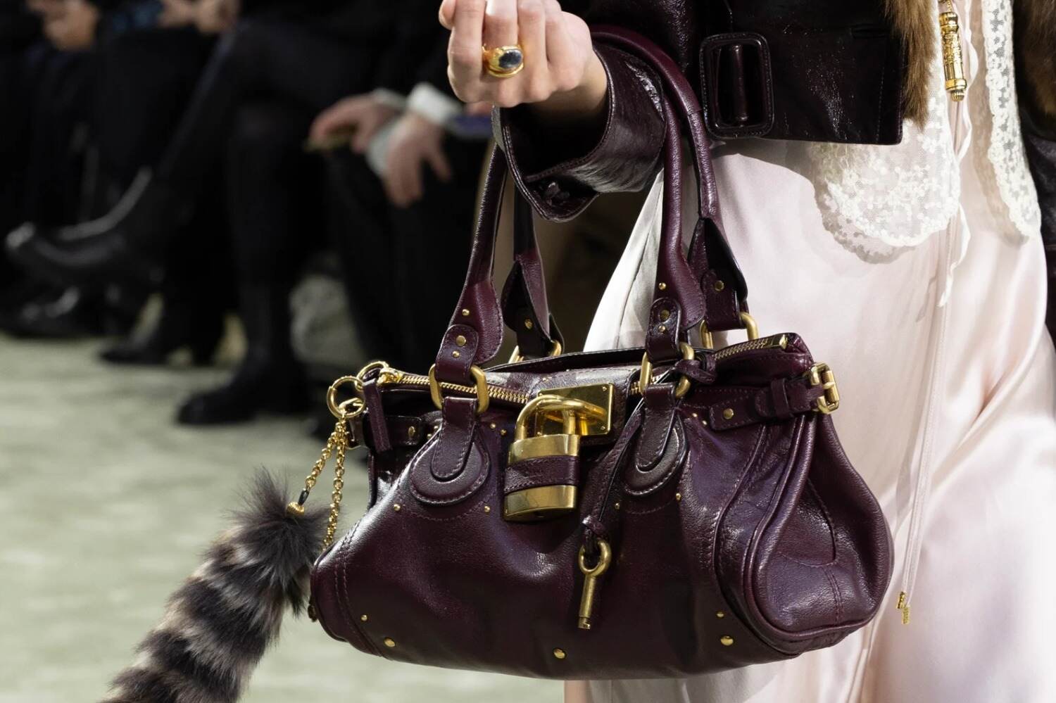 クロエ“パドロック輝く”「パディントン」バッグが復活、ヴィンテージ風