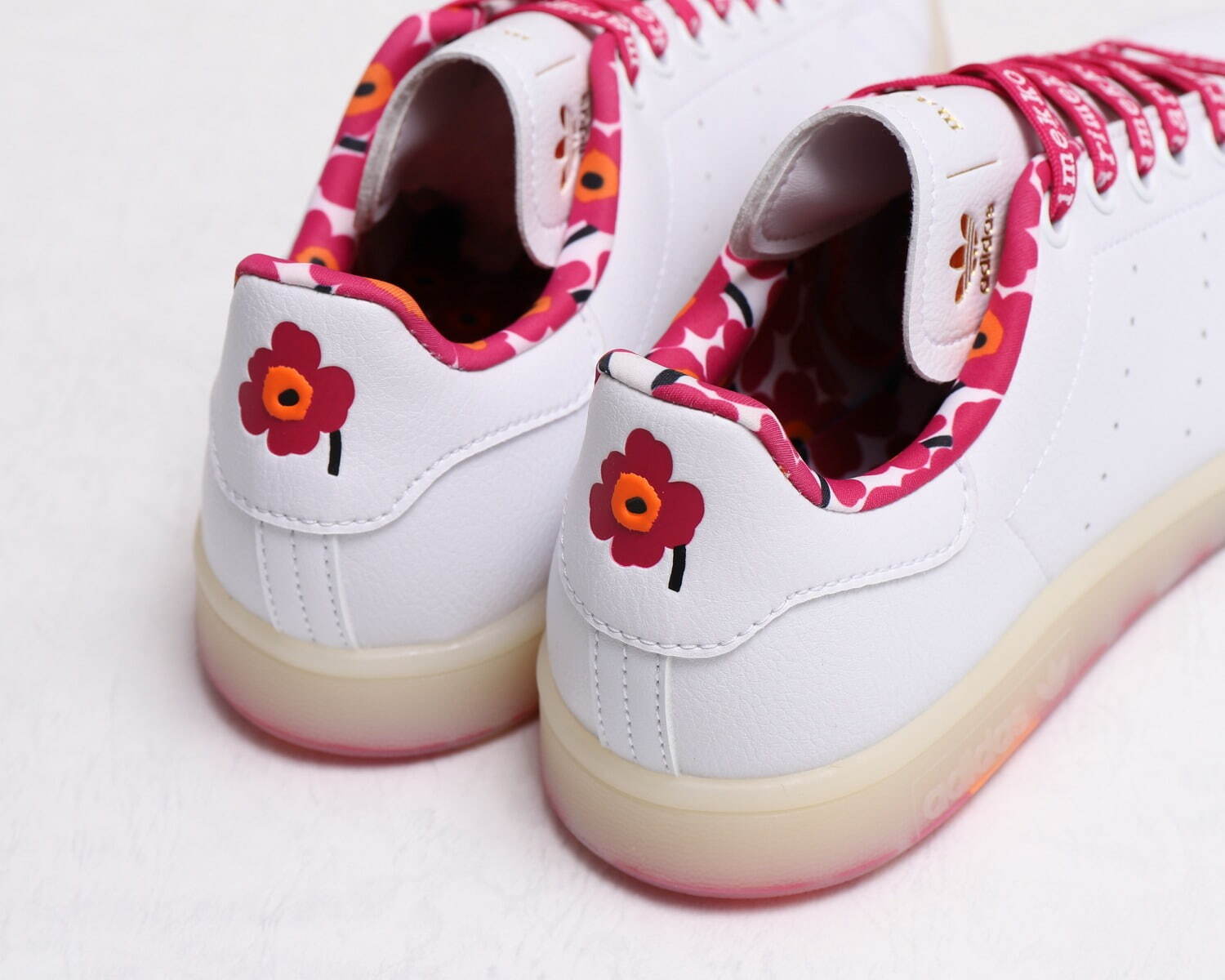 アディダス オリジナルス×マリメッコ「スタンスミス」”ウニッコ柄”の