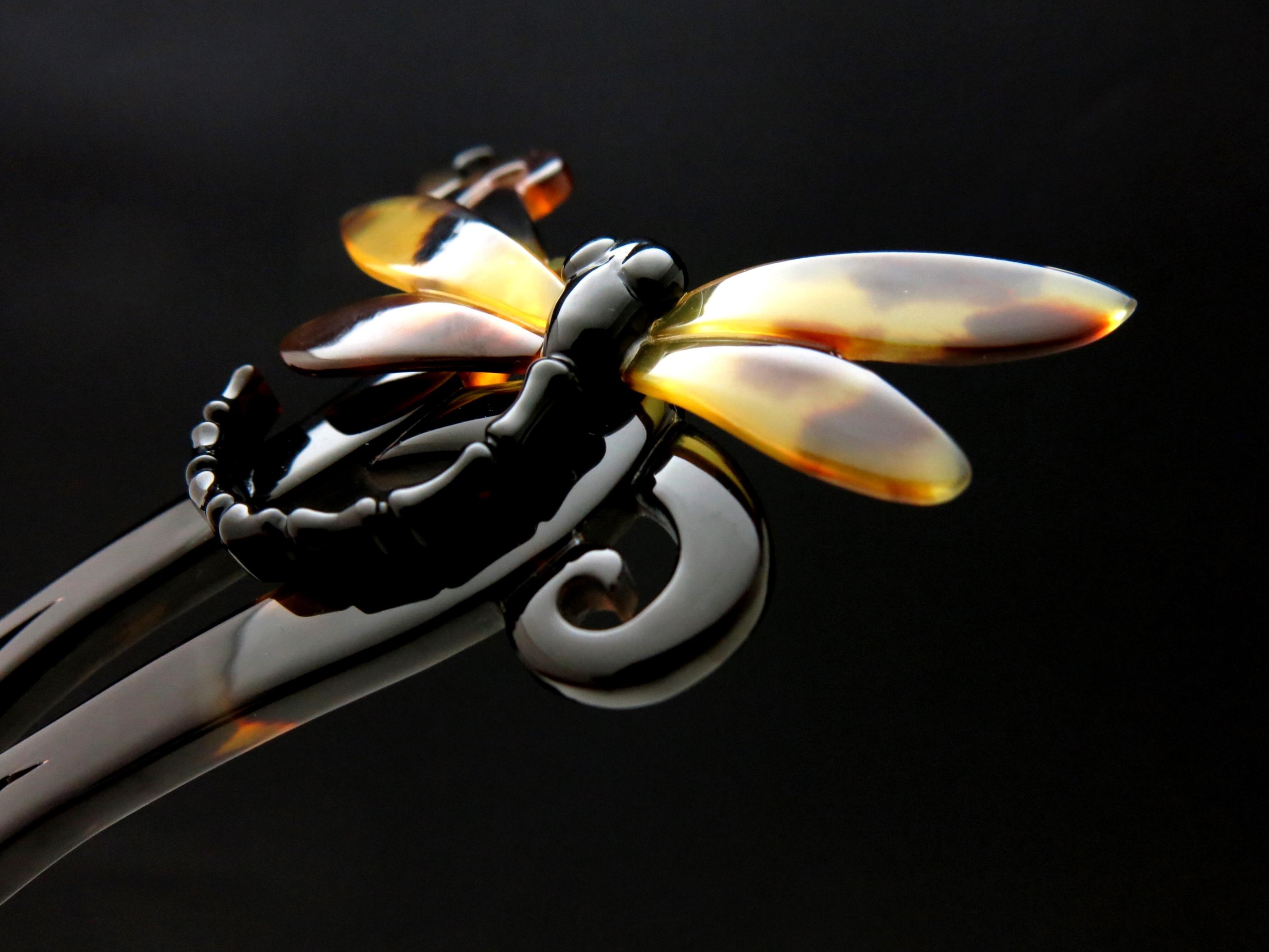 縁起物の蜻蛉（勝ち虫）べっ甲簪｜紬、小紋、普段の着物にお勧め