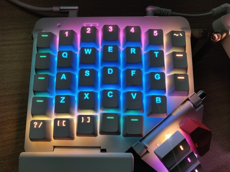 左右分離キーボード Moonlander Mark I の紹介 - KERI's Lab