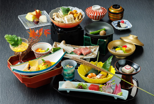 レストラン日本料理 山茶花【公式】｜洗練された空間で日本料理と宝塚