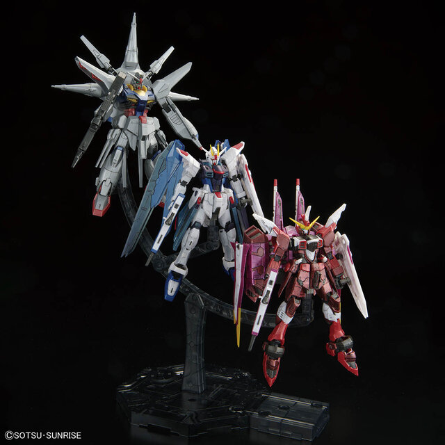 機動戦士ガンダムSEED」より、「フリーダム」ら3機が揃い踏み！限定