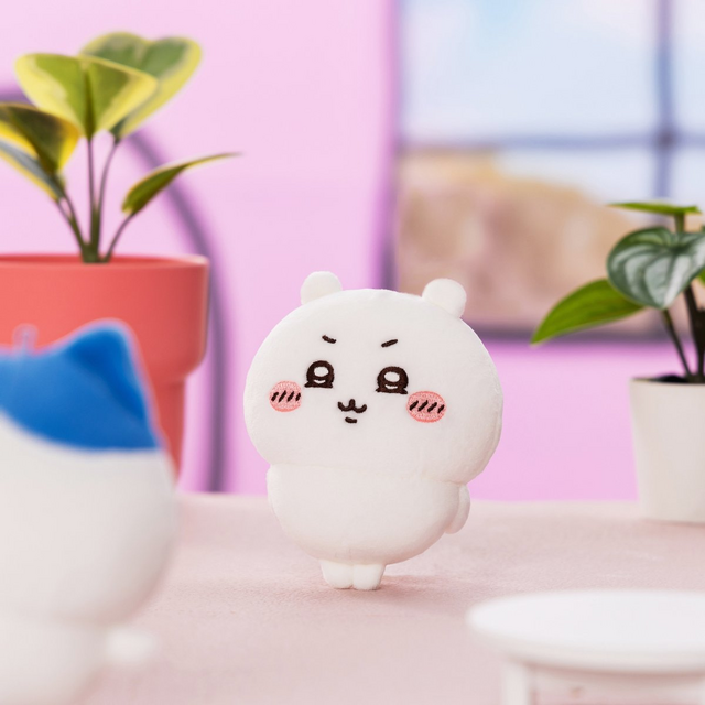 うさぎ、“オタ活”に目覚める！？「ちいかわ」推しを応援したり、目薬で