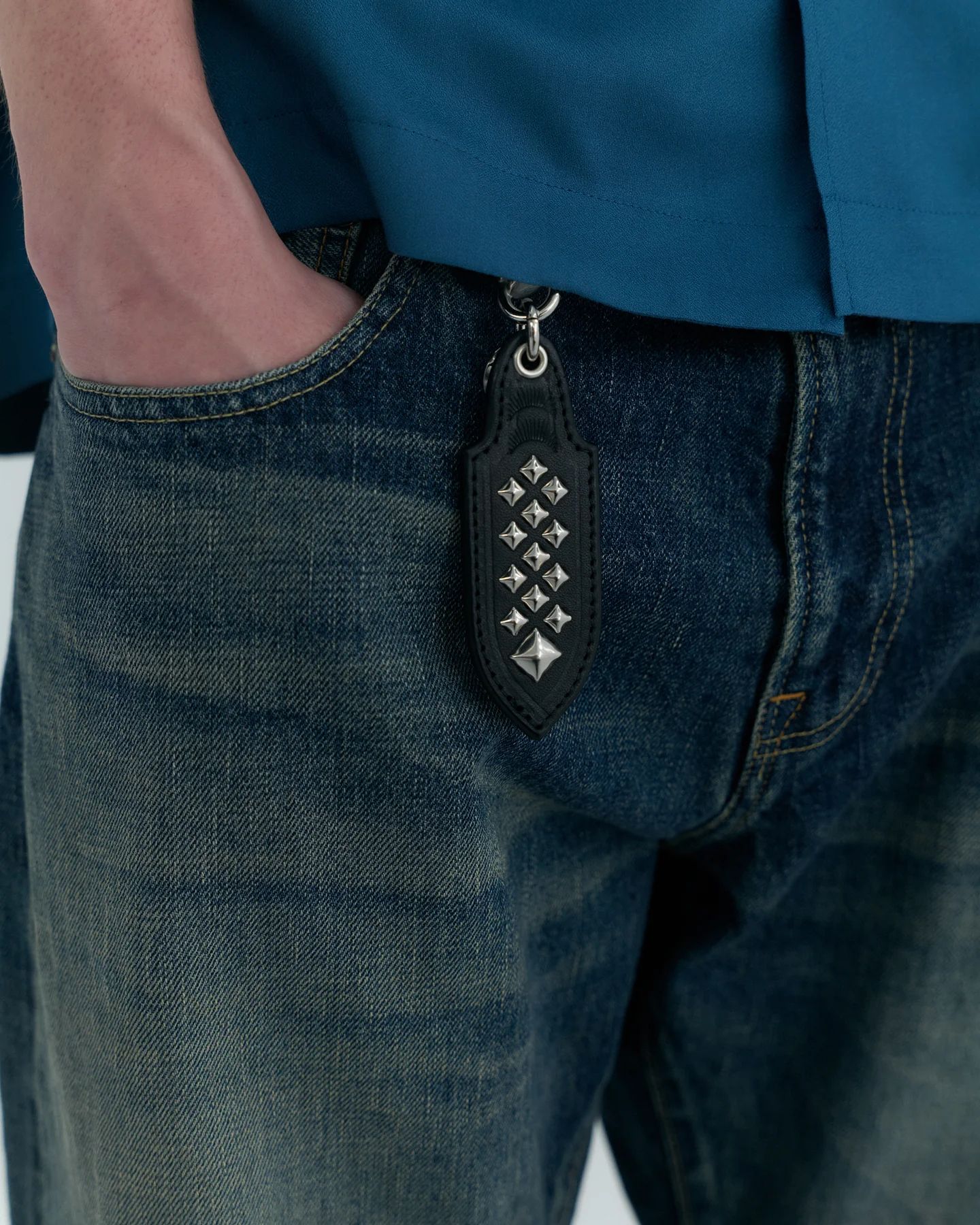 CALEE - STUDS LEATHER KEY RING (BLACK) / スタッズ レザー