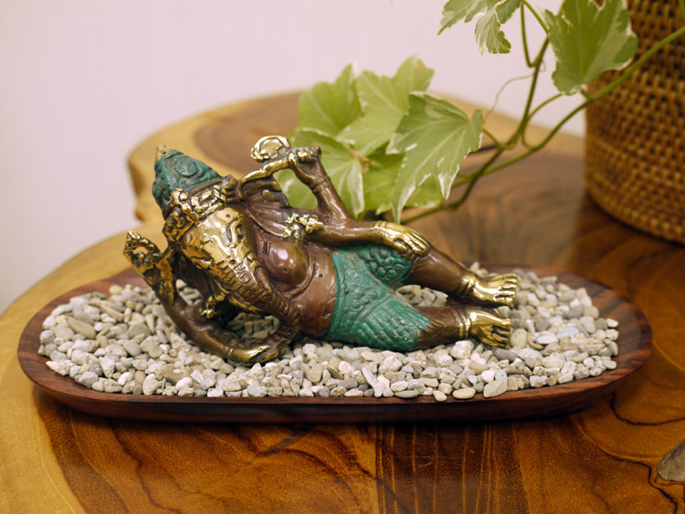 寝そべりガネーシャ像 ブロンズ製ミニオブジェ【49238】 /アジアン雑貨