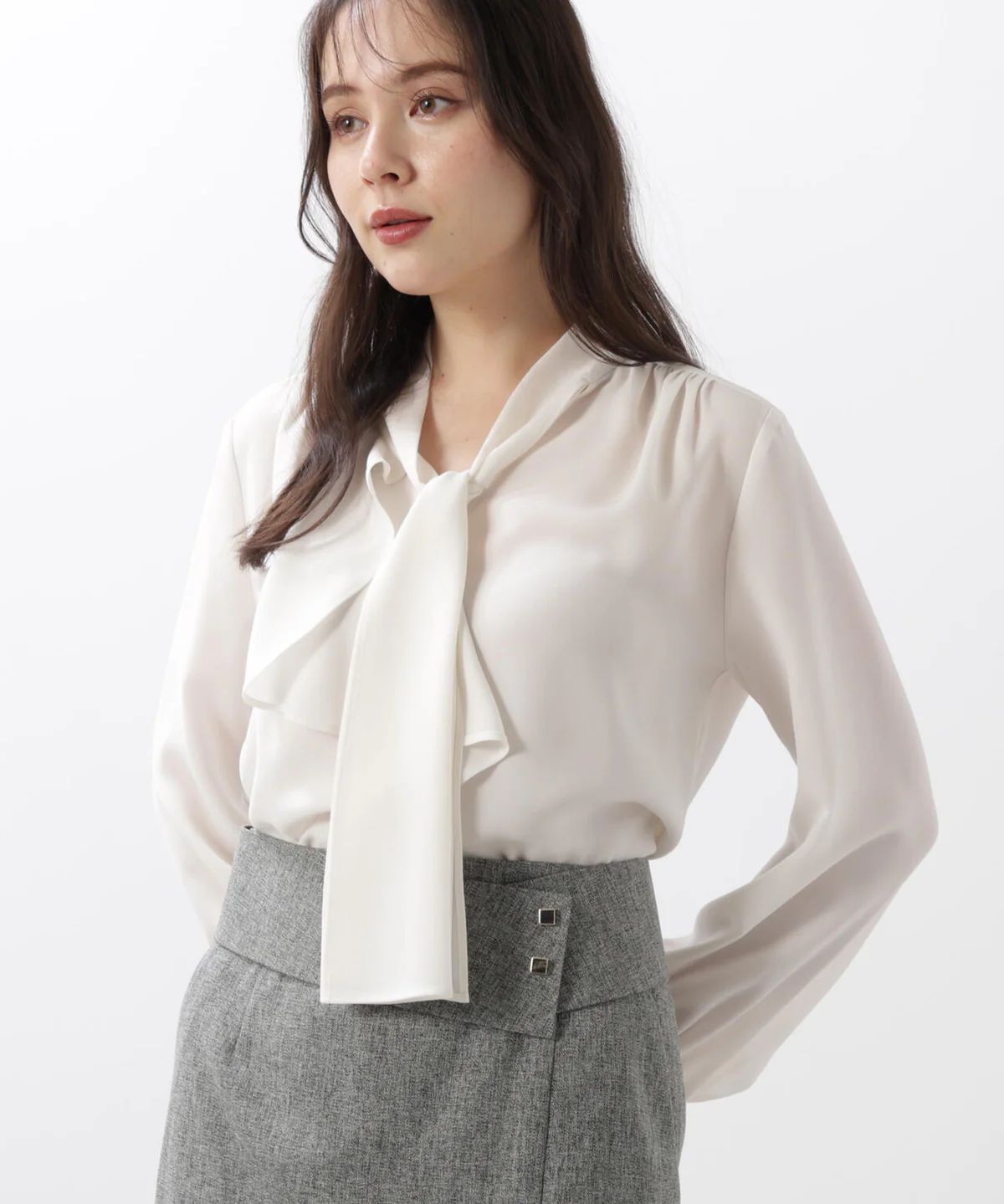 PINKY&DIANNE - ラッフルアクセントボウタイブラウス (ホワイト