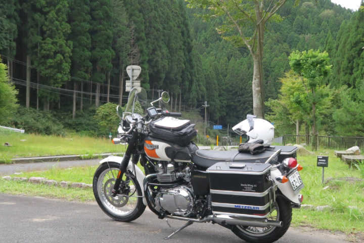 トライアンフ 空冷ボンネビルT100で定番の西へ ｜ ノースウイングJC