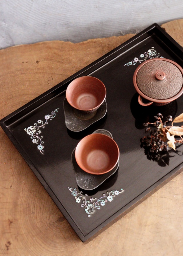 螺鈿細工の漆膳 飾り台 螺鈿 花台 古道具 お膳 茶台 韓国螺鈿 35×25cm