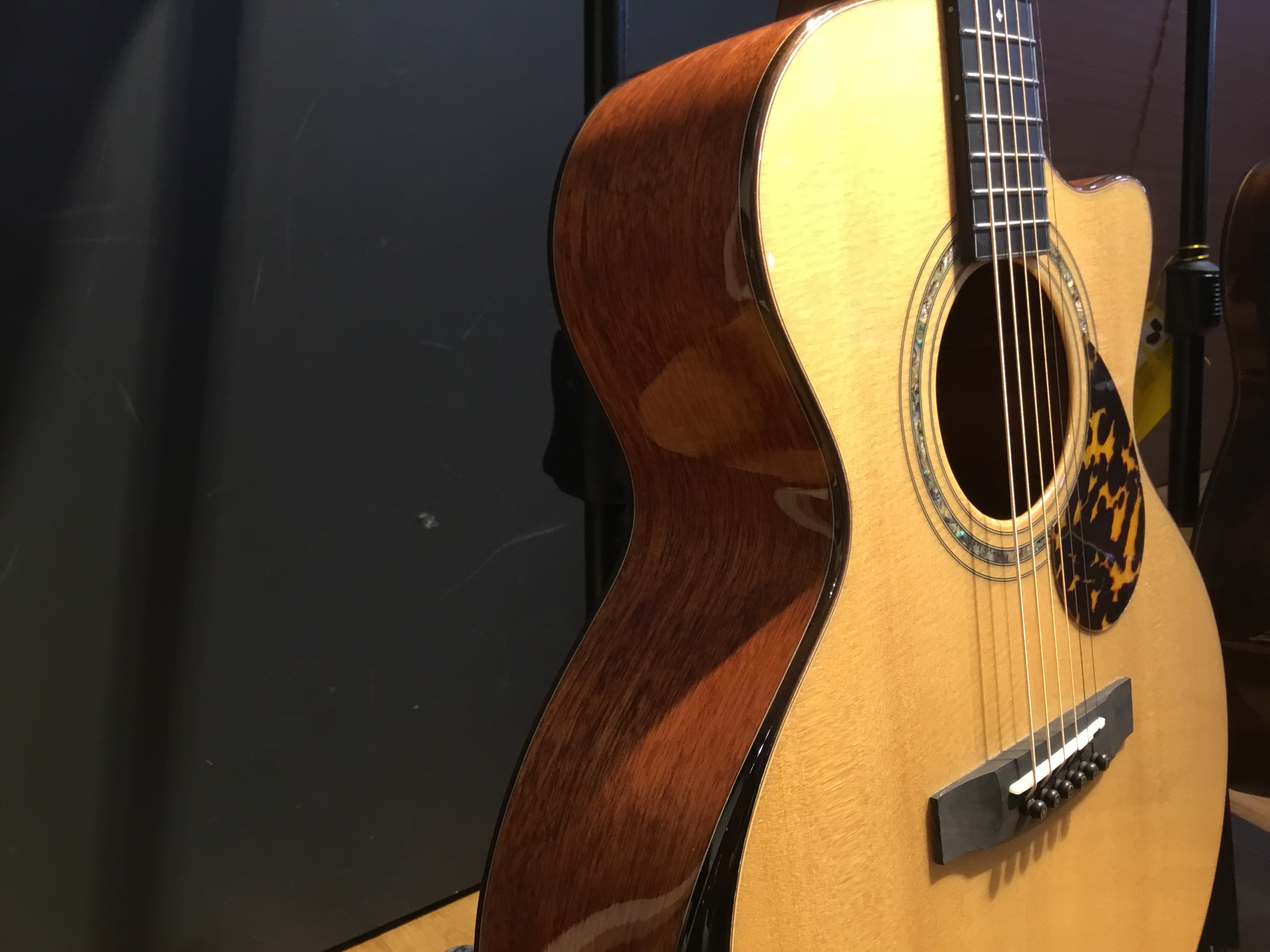 Rosso』高級感溢れるギターが入荷しました！｜島村楽器 イオンモール岡崎店