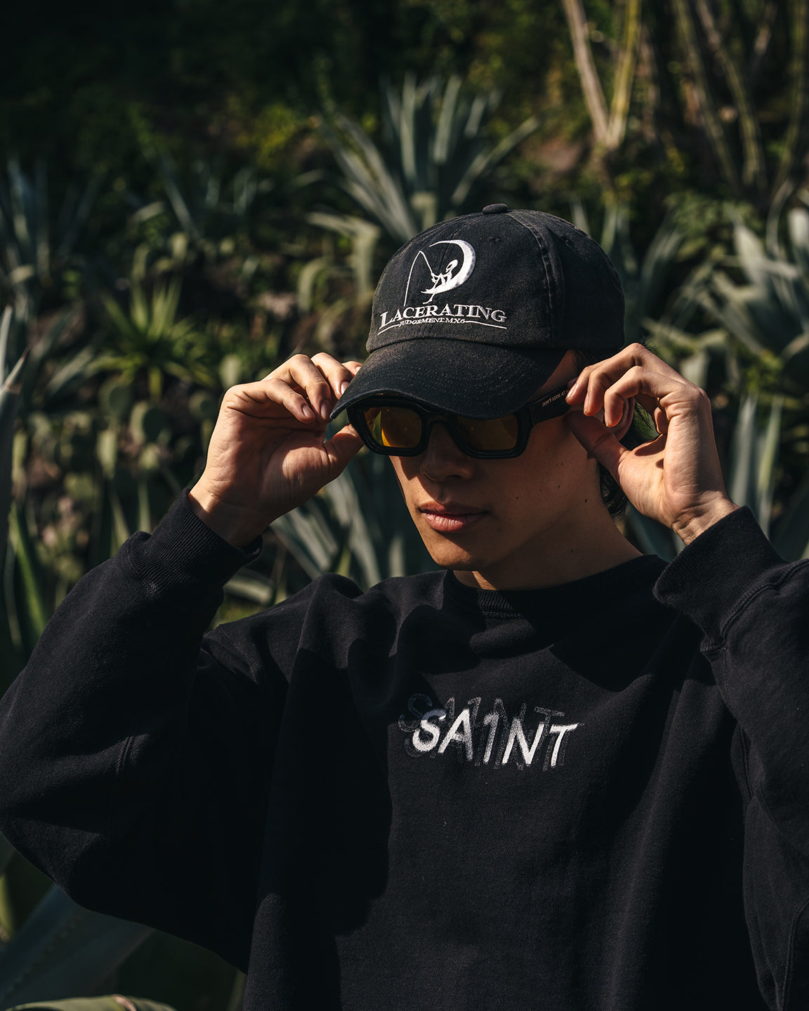 SAINT Mxxxxxx]6PANEL CAP/LACERATING/BLACK(SM-HR8-0000-077) – R&Co.