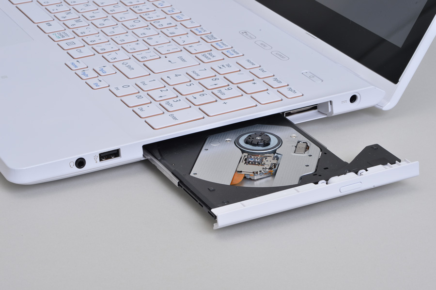 大画面でタッチ」が使いやすい！富士通FMV「LIFEBOOK AH77/U」 - FMV Watch