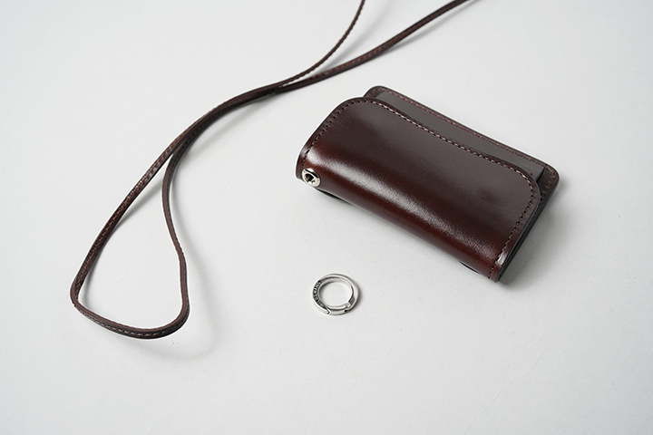 多機能コインケース・SADDLE PULL UP TONGUE (EYELET)についてのお話