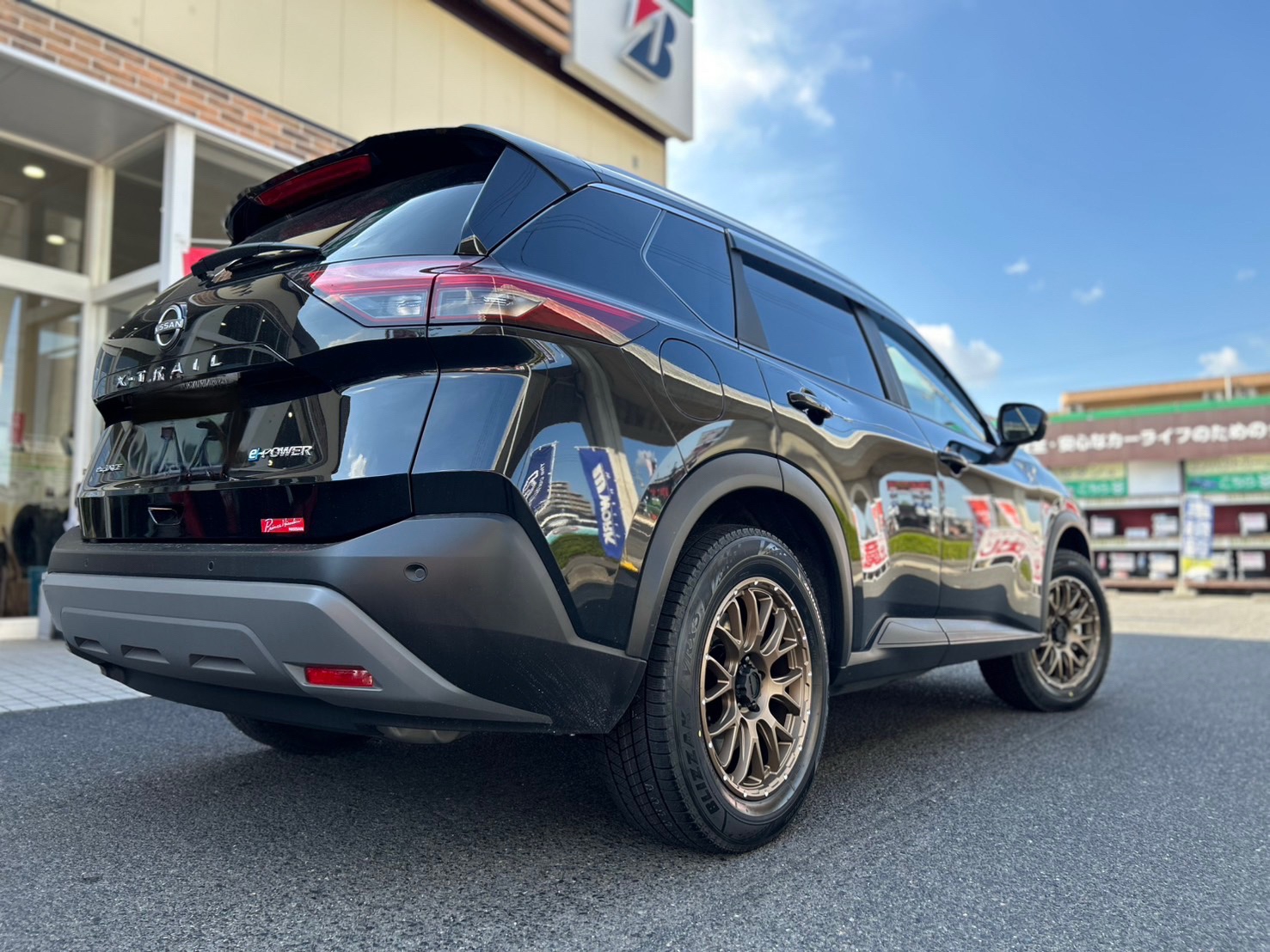 日産エクストレイルにWEDS MUDVANCE08 と ブリザックVRX3装着しました