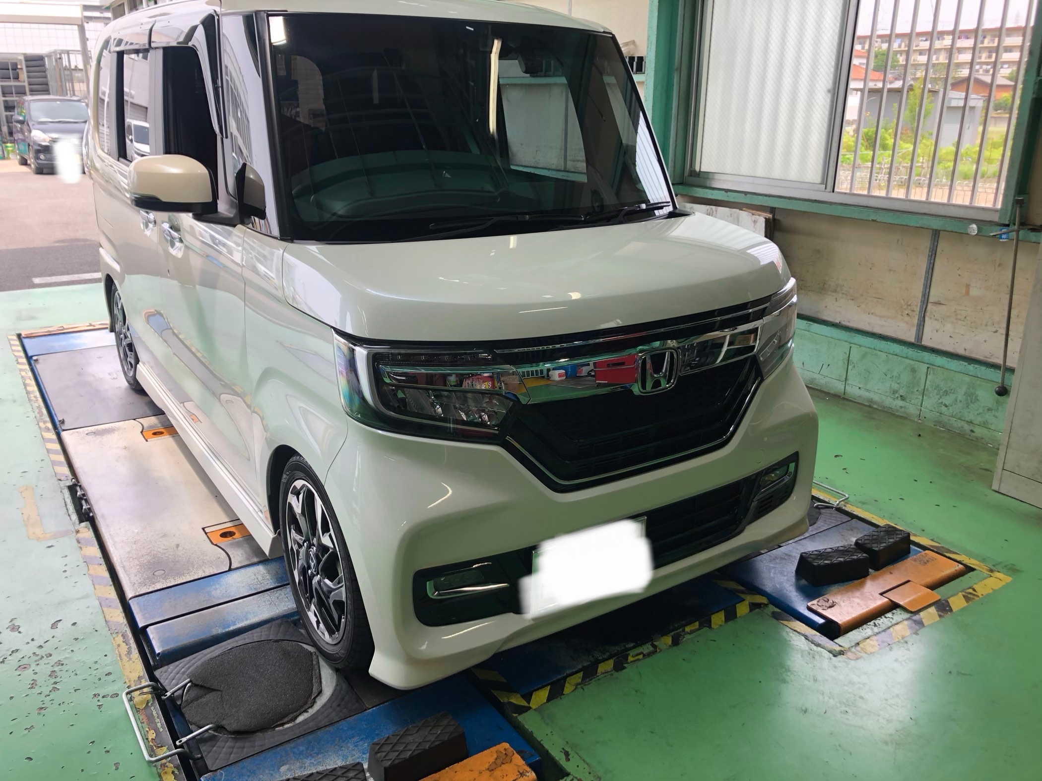 N-BOXカスタムにWORKリザルタードスポークⅡ17インチ取り付け