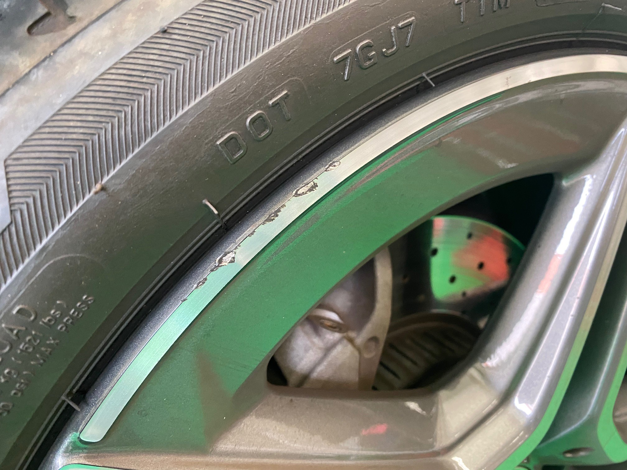 アルミホイール リム傷簡易修理 | 店舗おススメ情報 | タイヤ館 瀬谷