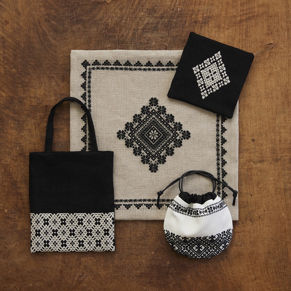 モノトーンのこぎん刺し 〈梅の花つなぎのかごカバー〉: キット