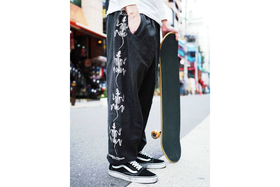 80'sのPOWELL PERALTA （パウエルペラルタ）のBONESスウェットパンツが