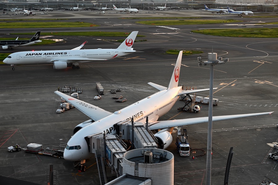 JA703J、わずか440キロの国内線で最後の活躍中 “JALの顔”は777からA350