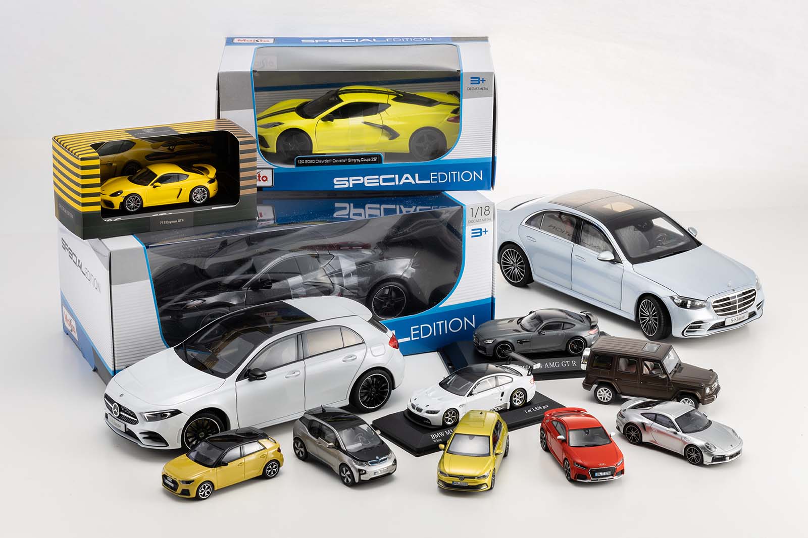 ショールームで手に入る小さな本物「純正ミニカー」の世界 | 株式会社