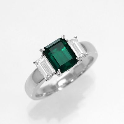 コロンビア産ムゾー鉱山エメラルド1.676ctプラチナリングダイヤ0.72ct