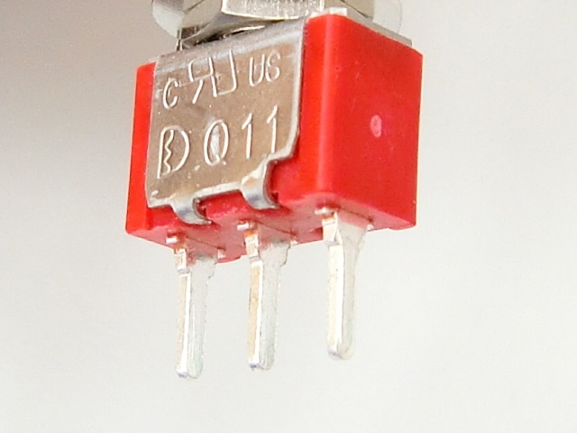 3Pトグルスイッチ 1回路2接点 パネル取付用: 制御部品・駆動部品 秋月