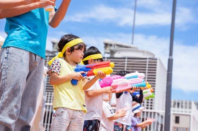 横浜ワールドポーターズ屋上に新感覚の水遊びアクティビティ登場