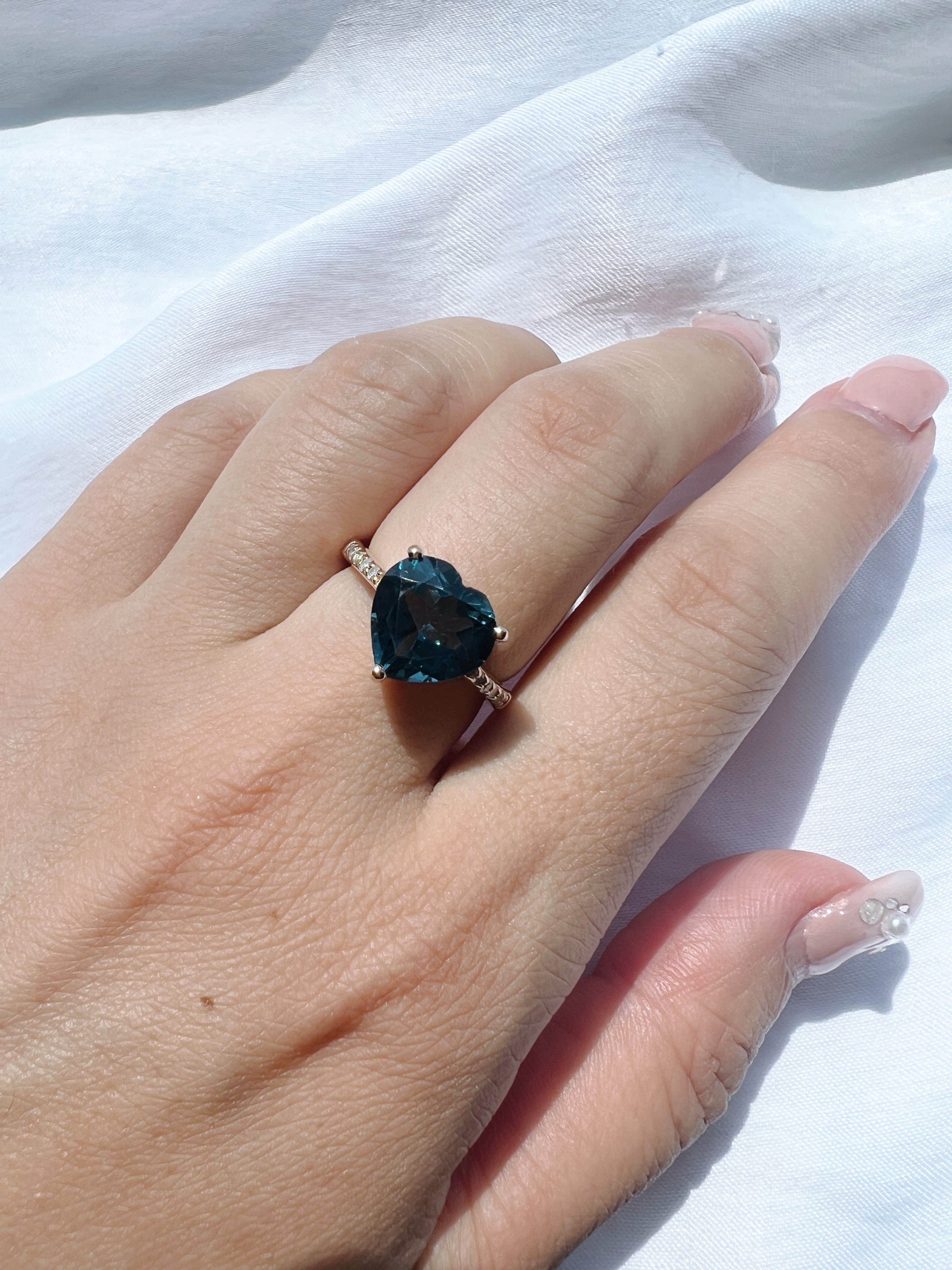 ロンドンブルートパーズ ダイヤモンド ハートシェイプリング