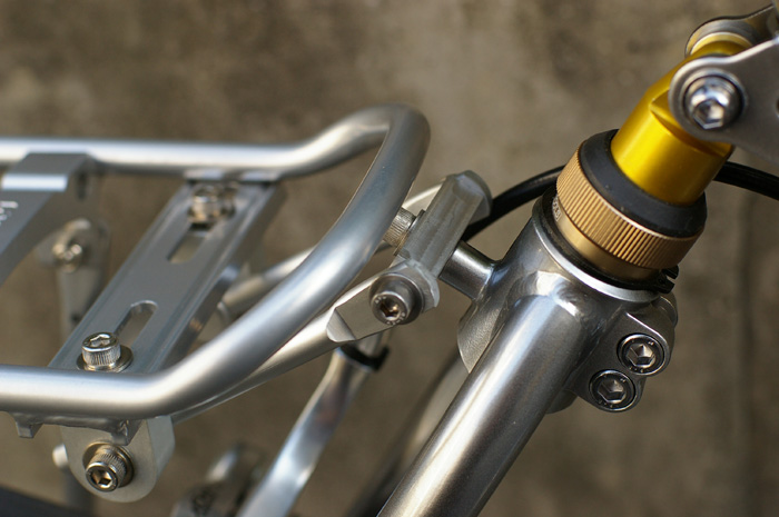 KHS F20-RC リアキャリアの取り付けです【2】。 – Bici Termini