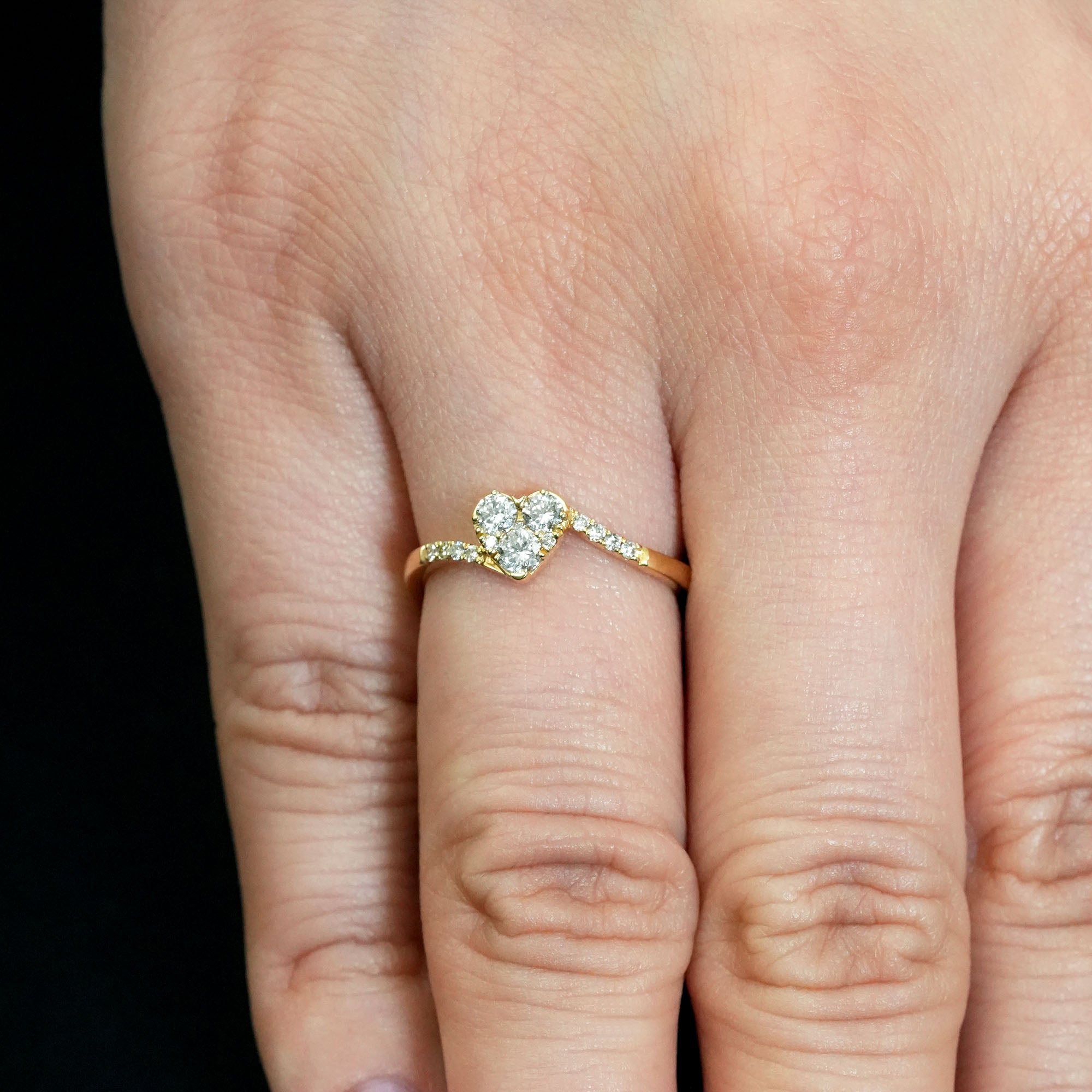 ハートモチーフダイヤモンドリング – K18YG / WG、0.35カラット